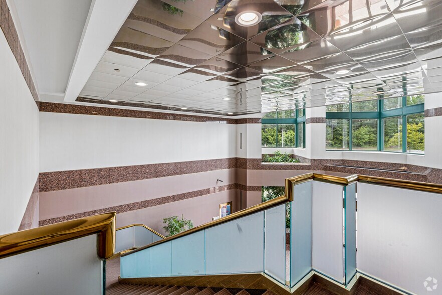 More Photos Of 7701 Greenbelt Rd, Greenbelt Office For Sale