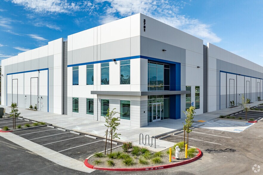 Primary Photo Of Brickway Boulevard & Copperhill Parkway, Santa Rosa Warehouse For Lease