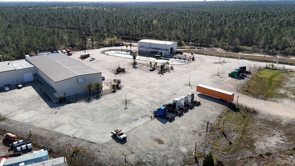 More Photos Of 9140 Canal Rd, Gulfport Light Distribution For Sale
