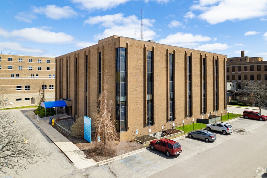 Primary Photo Of 405 Greenlawn Ave, Lansing Medical For Lease
