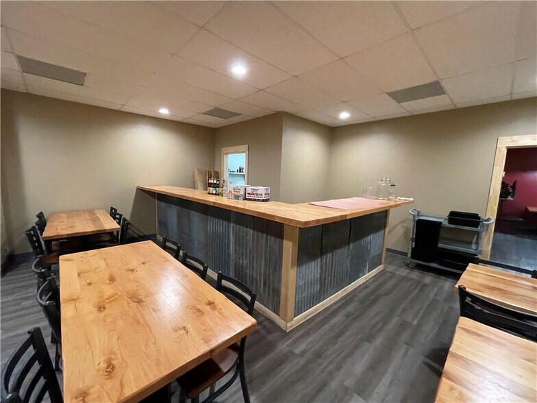 More Photos Of 1002 Victoria, Refugio Restaurant For Sale