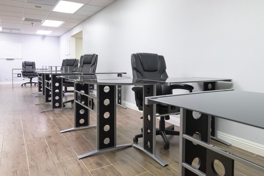 More Photos Of 5430 W Sahara Ave, Las Vegas Office For Lease