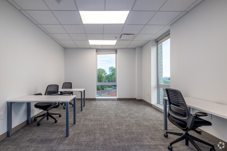 More Photos Of 4037 E Independence Blvd, Charlotte Coworking Space