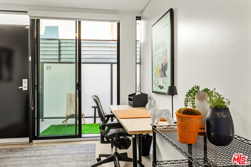 More Photos Of 700 Main St, Venice Office For Sale