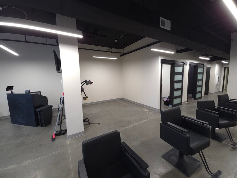 More Photos Of 7510 N Oak Trfy, Gladstone Apartments For Lease