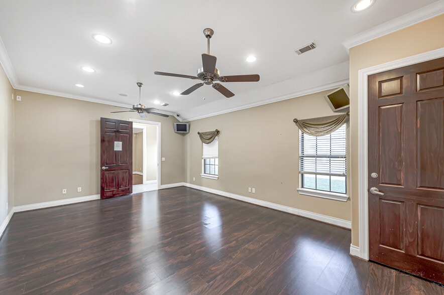More Photos Of 607 Park Grove Dr, Katy Medical For Lease
