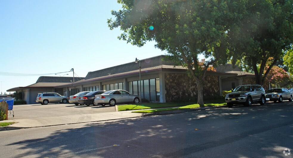 More Photos Of 1035 W Robinhood Dr, Stockton Office For Lease