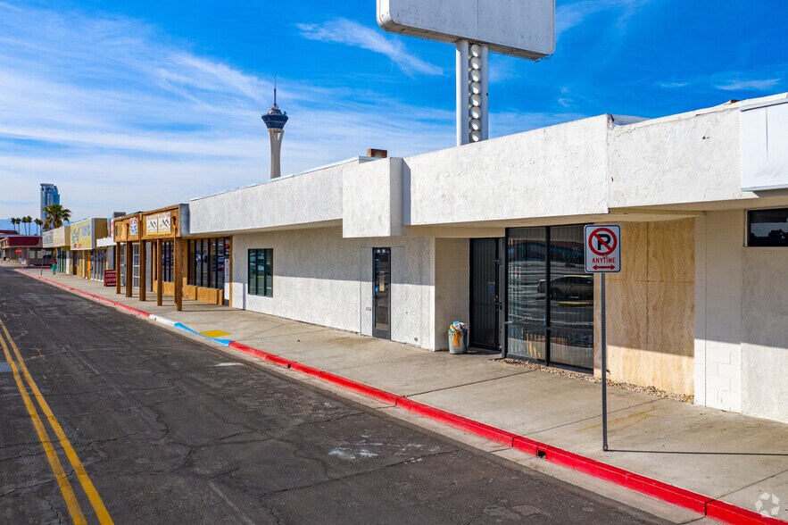 More Photos Of 953 E Sahara Ave, Las Vegas Freestanding For Lease