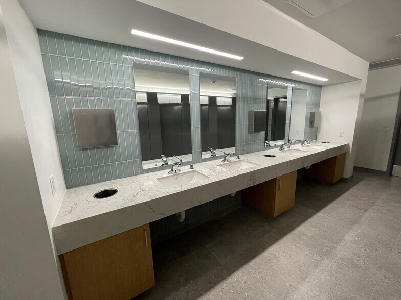 More Photos Of 5416 W Amelia Earhart Dr, Salt Lake City Flex For Lease