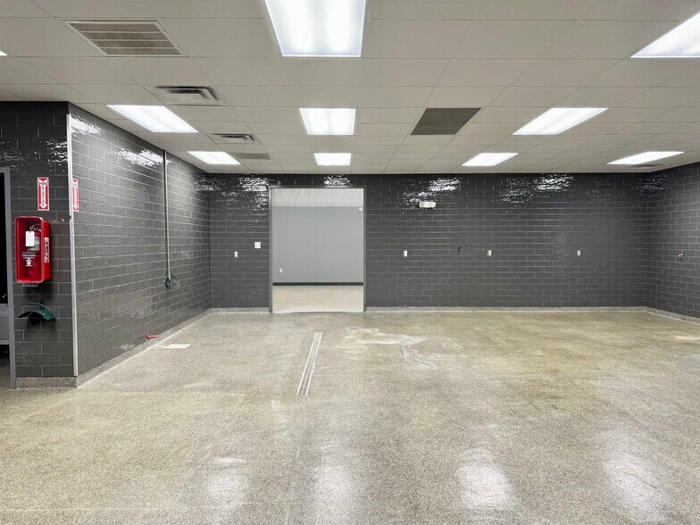 More Photos Of 78 Commerce Way, Killen Medical For Sale