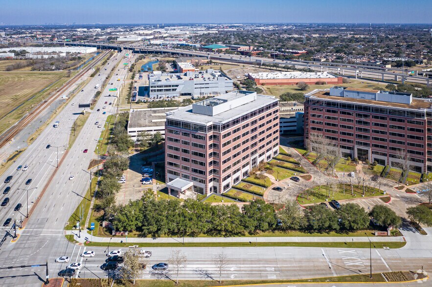 More Photos Of 13131 Dairy Ashford Rd, Sugar Land Office For Lease
