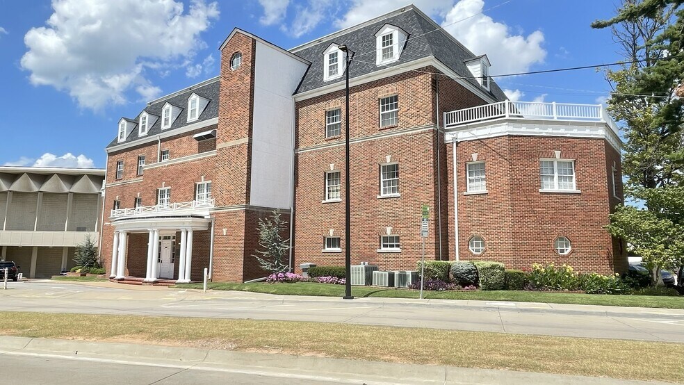 More Photos Of 502 W 6th St, Tulsa Office For Sale