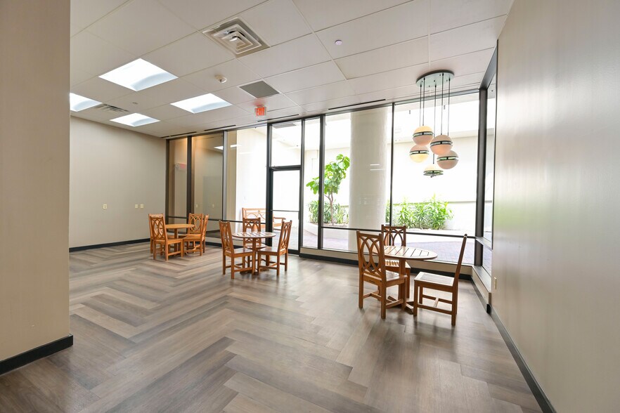 More Photos Of 4144 N Central Expy, Dallas Coworking Space