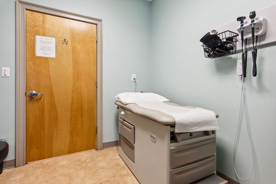 More Photos Of 4275 Western Blvd, Jacksonville Medical For Sale