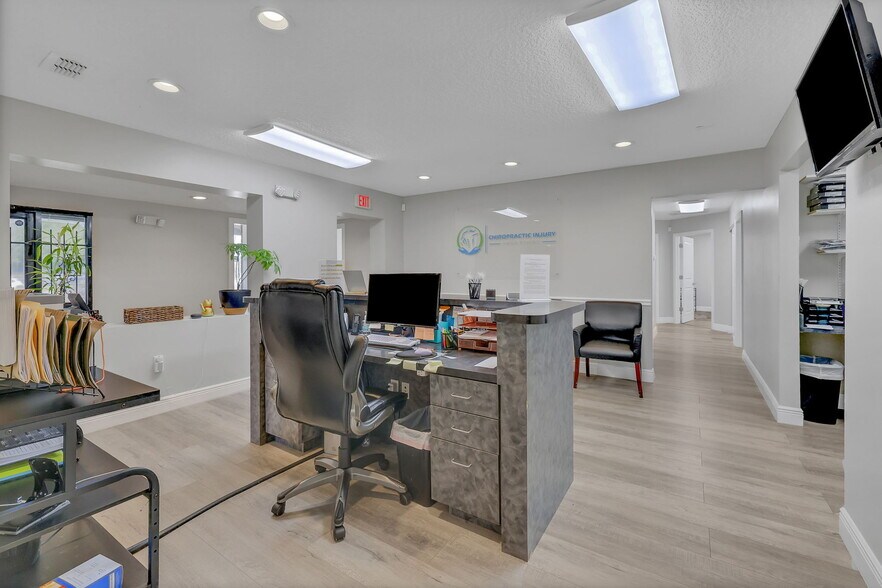 More Photos Of 6640 W 103rd St, Jacksonville Office For Sale