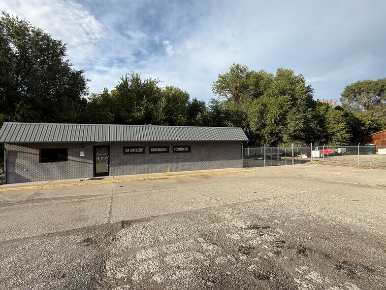 More Photos Of 555 Spring Creek Rd, Montrose General Retail For Sale