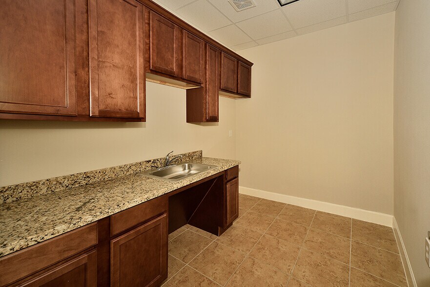 More Photos Of 2219 Sawdust Rd, The Woodlands Office For Sale