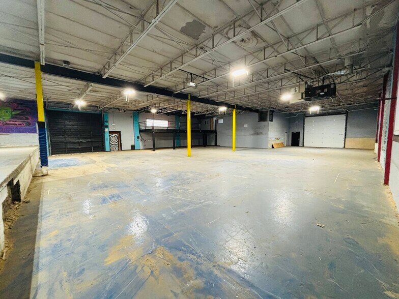 More Photos Of 5616-5618 Van Born Ct, Dearborn Heights Warehouse For Lease