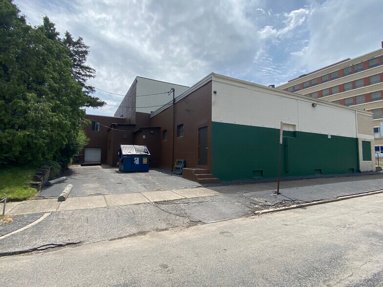 More Photos Of 1400 St Paul St, Rochester Showroom For Sale