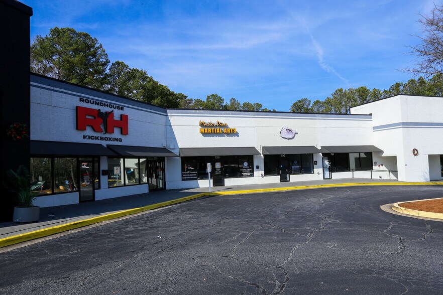 More Photos Of 8610 Roswell Rd, Atlanta Unknown For Lease