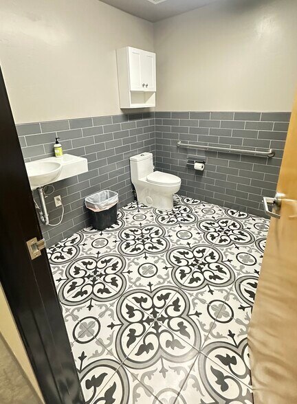 More Photos Of 12455 N 92nd Dr, Peoria Warehouse For Lease