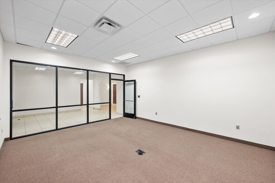More Photos Of 820 Central Dr, Colleyville Office For Sale