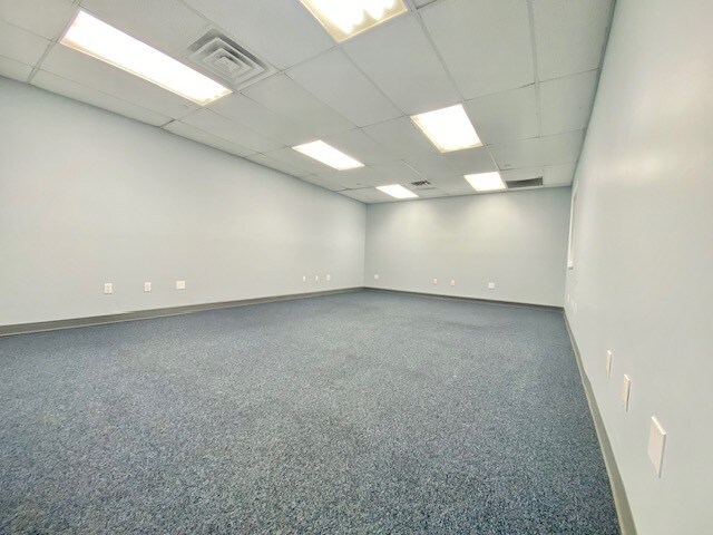 More Photos Of 91-110 Hanua St, Kapolei Manufacturing For Lease