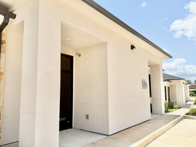 More Photos Of 350 Grand Link Dr, Conroe Medical For Lease