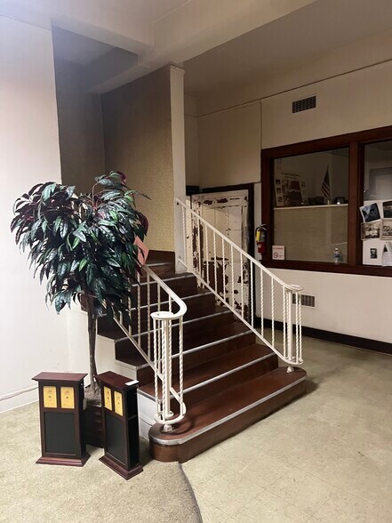 More Photos Of 740 8th Ave, Huntington Warehouse For Lease