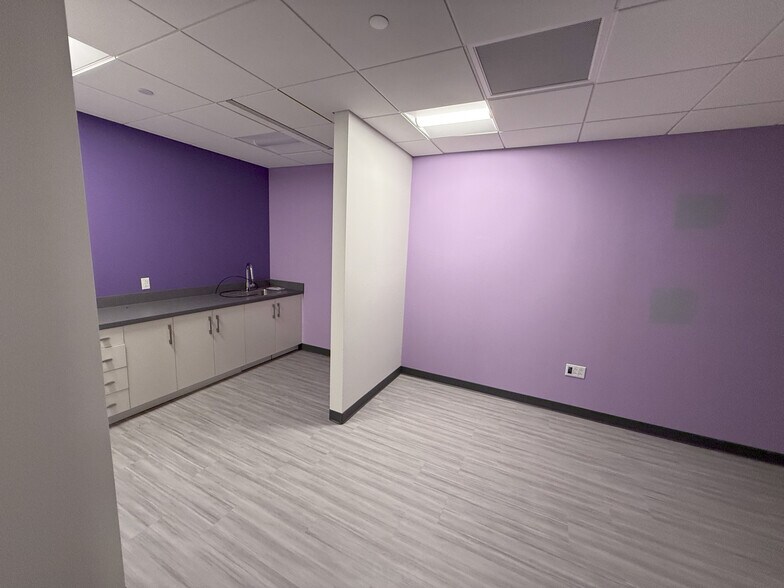 More Photos Of 730 Holiday Dr, Pittsburgh Office For Lease