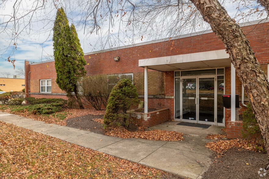 More Photos Of 235 New York Dr, Fort Washington Light Manufacturing For Lease