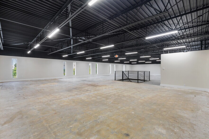 More Photos Of 4200-4202 Wiley Post Rd, Addison Warehouse For Sale