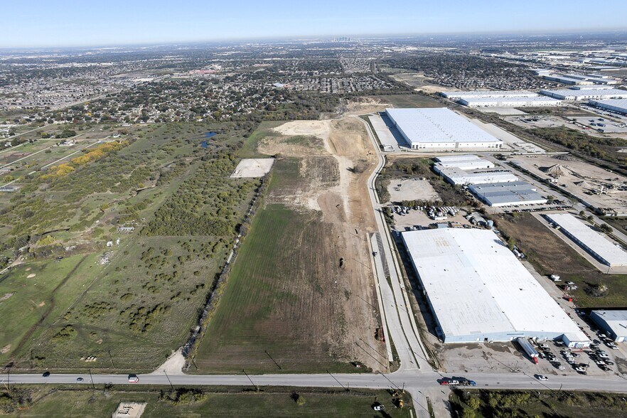 More Photos Of 9401 Hemphill St, Fort Worth Warehouse For Lease