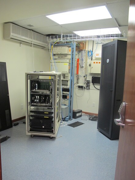 More Photos Of 19 Emerald Ter, Swansea Loft Creative Space For Lease