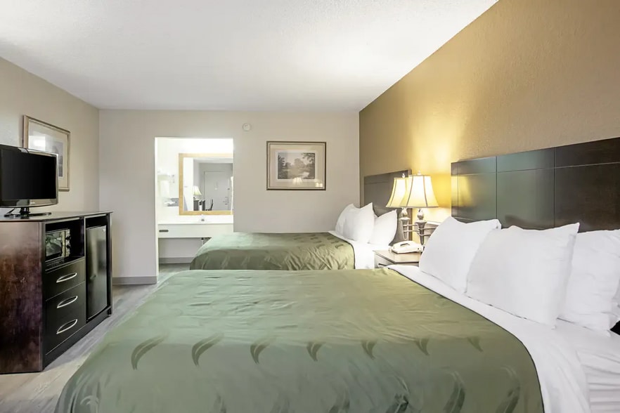 More Photos Of 6819 N Us-129, Live Oak Hotel For Sale