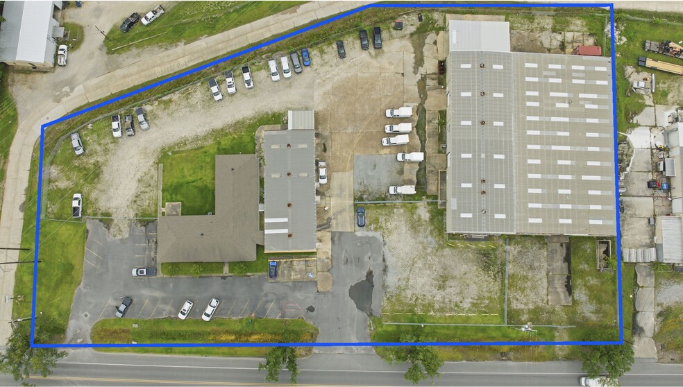 More Photos Of 4809 E Napoleon St, Sulphur Industrial For Sale