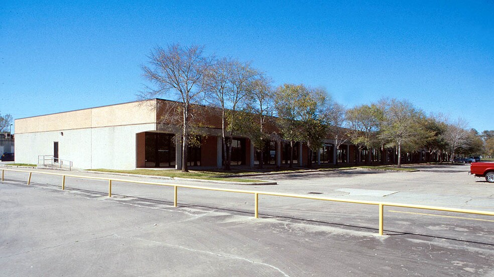 More Photos Of 10801 Hammerly Blvd, Houston Unknown For Lease