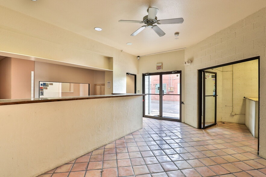 More Photos Of 2641 E McDowell Rd, Phoenix Loft Creative Space For Lease