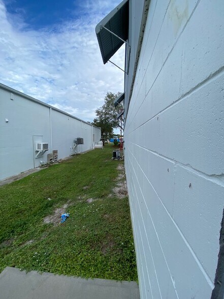 More Photos Of 2851-2861 Electronics Dr, Melbourne Warehouse For Lease