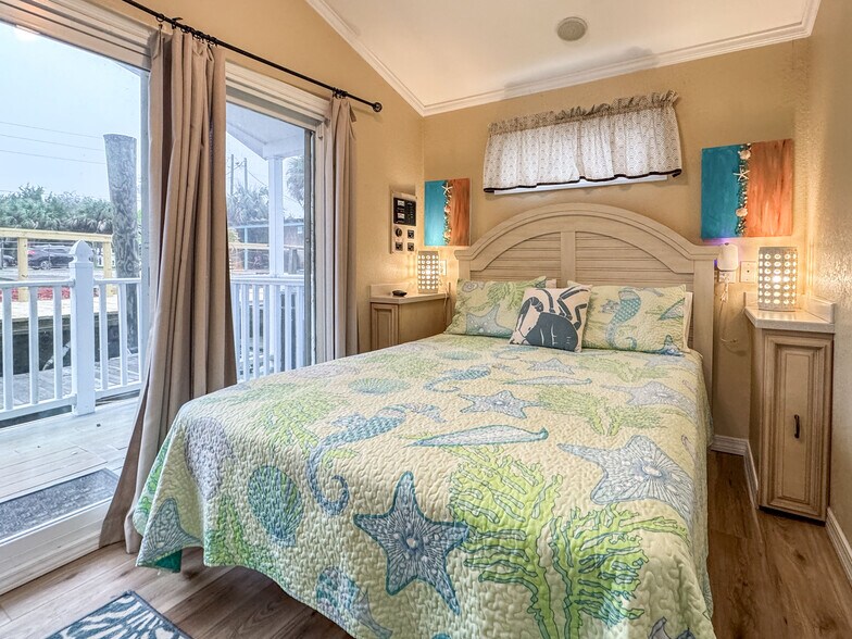 More Photos Of 309 Water St, Apalachicola Marina For Sale