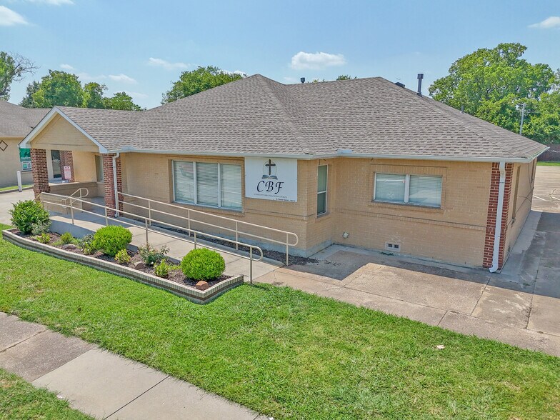 More Photos Of 615 N MacArthur Blvd, Irving Office For Sale