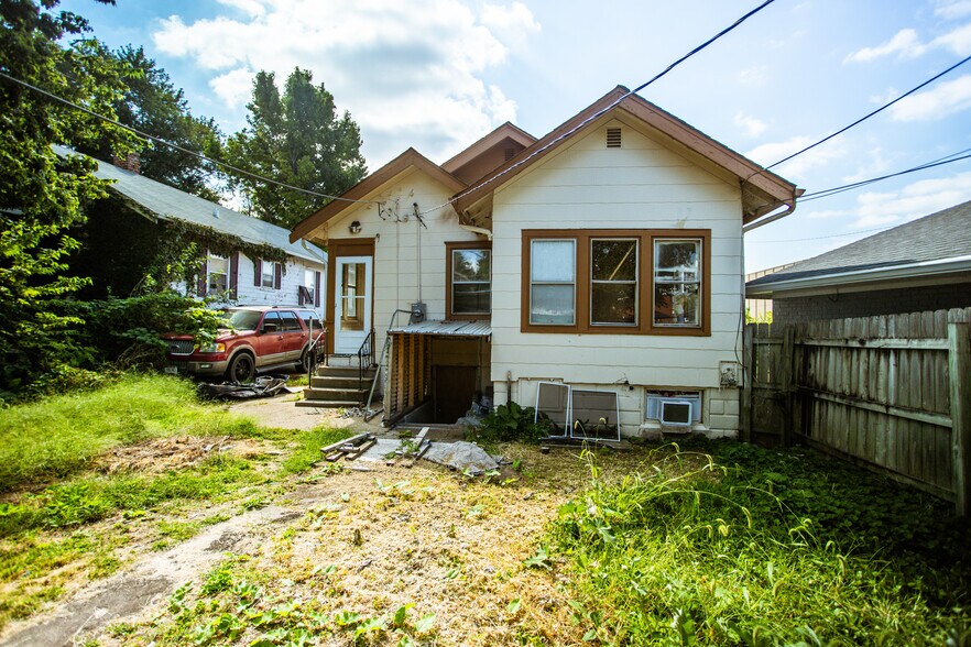 More Photos Of 4538 Izard St, Omaha Parking Garage For Sale