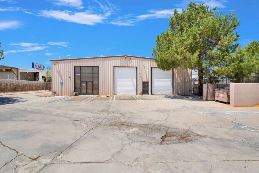More Photos Of 11768 Mariposa Rd, Hesperia Service For Lease
