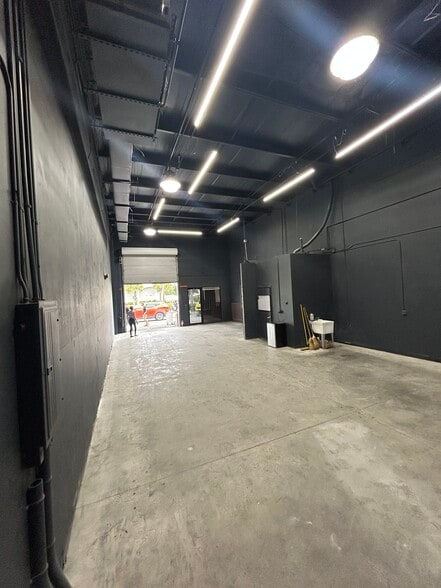 More Photos Of 17030 Alico Commerce Ct, Fort Myers Warehouse For Sale