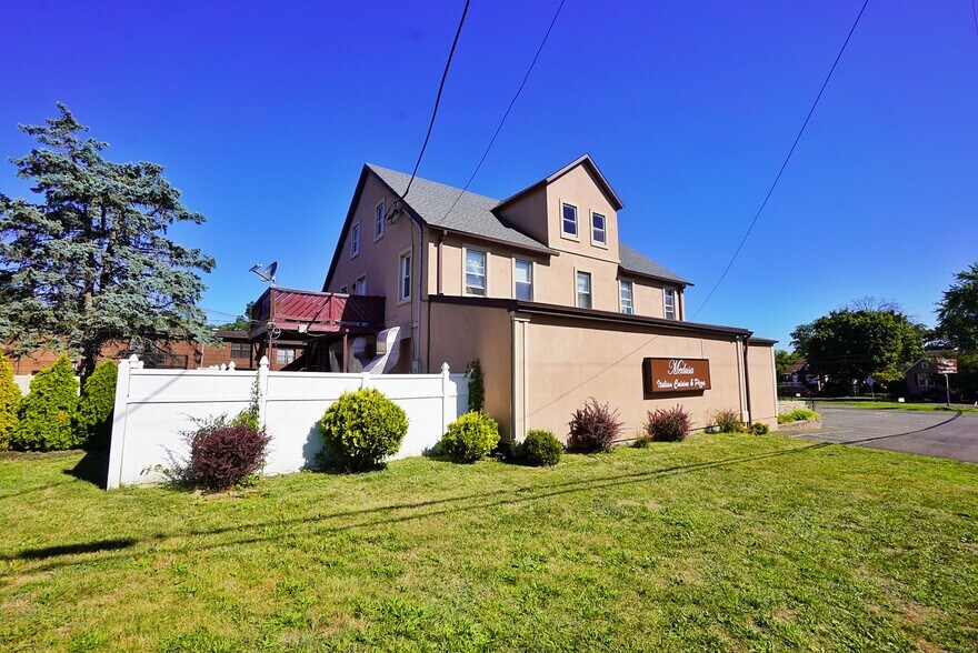 More Photos Of 306 Gatzmer Ave, Jamesburg Restaurant For Lease