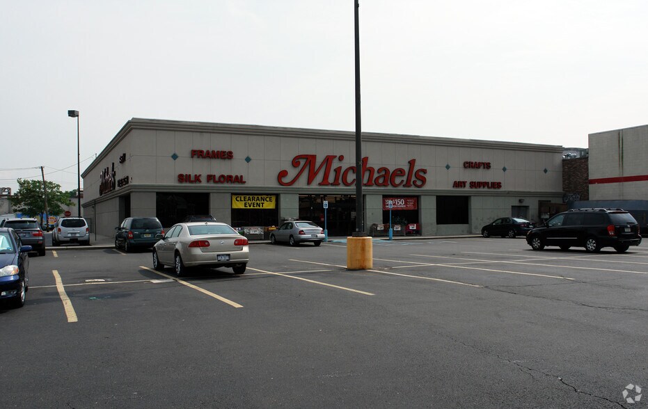 Primary Photo Of 1481-1565 Forest Ave, Staten Island Unknown For Lease