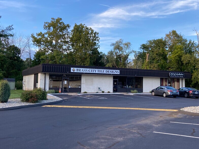 More Photos Of 31-35 Webster Square Rd, Berlin Freestanding For Lease