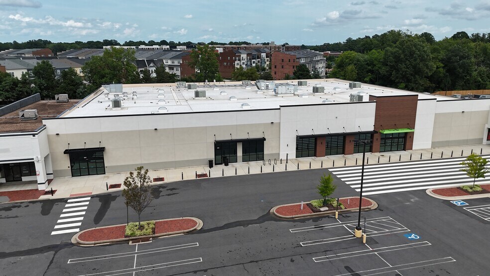 More Photos Of 5430 W Broad St, Richmond Freestanding For Lease