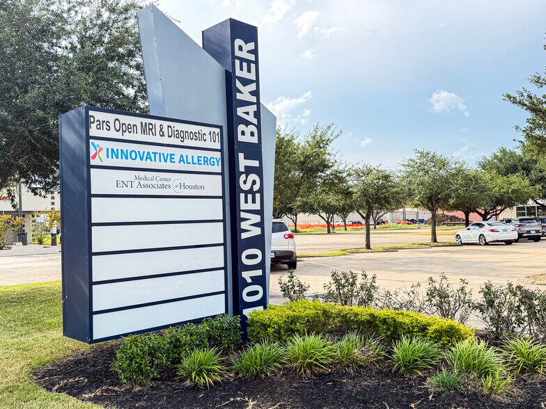 More Photos Of 1010 W Baker Rd, Baytown Medical For Lease