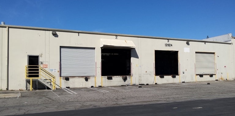 More Photos Of 12882 Pierce St, Pacoima Warehouse For Lease